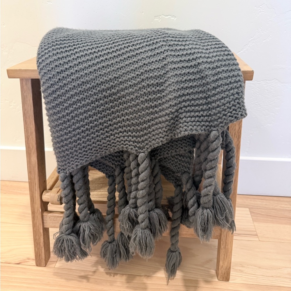 Blue Knit throw blanket with Tassels